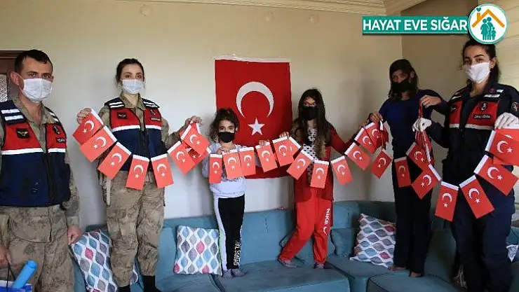 Mehmetçik, Hatice'nin Türk bayrağı talebi için seferber oldu