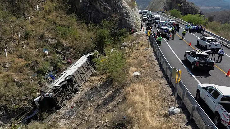 Meksika'da otobüs kazası 18 ölü 29 yaralı