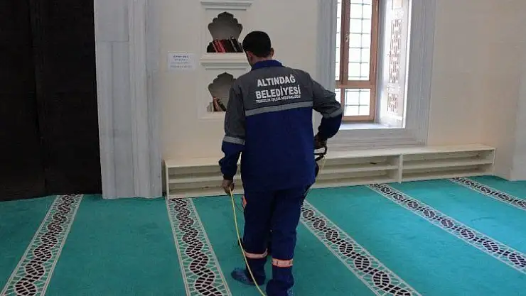 Melike Hatun Camii virüs tehlikesine karşı dezenfekte edildi
