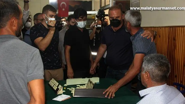 Meral Akşener'in kahvehane ziyaretinde gergin anlar