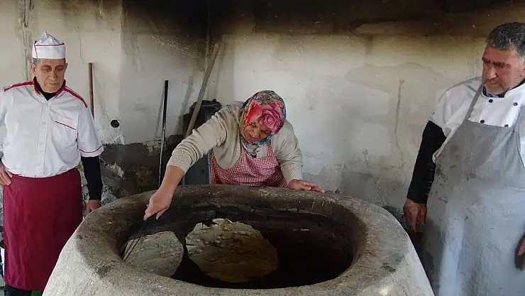 Meşe ve Kayısı Odunu Ateşiyle Pişen Eşsiz Tandır Ekmeği