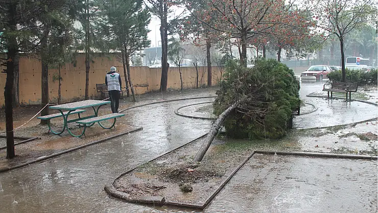 Meteoroloji'den 49 kente 'fırtına ve sağanak' uyarısı