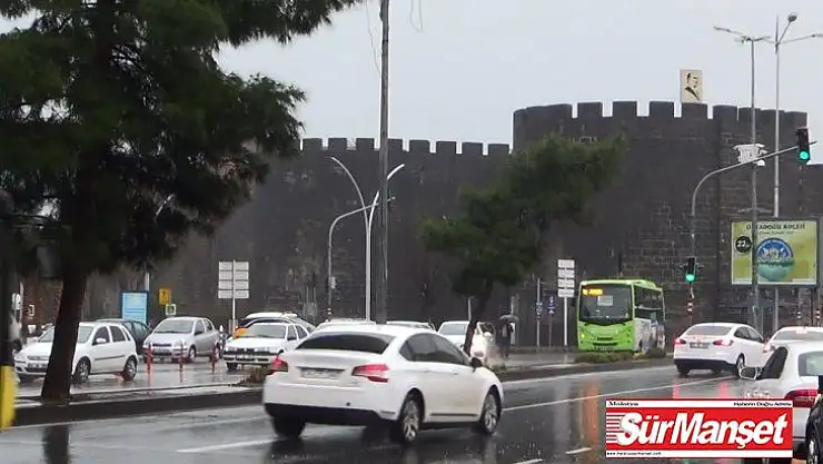 Meteorolojinin uyarısı sonrası Diyarbakır'da sağanak yağış başladı