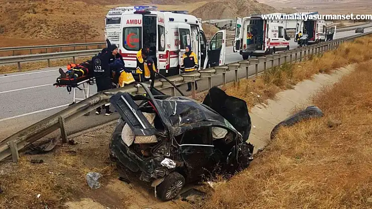 Metrelerce takla atan otomobil hurdaya döndü: 3 yaralı