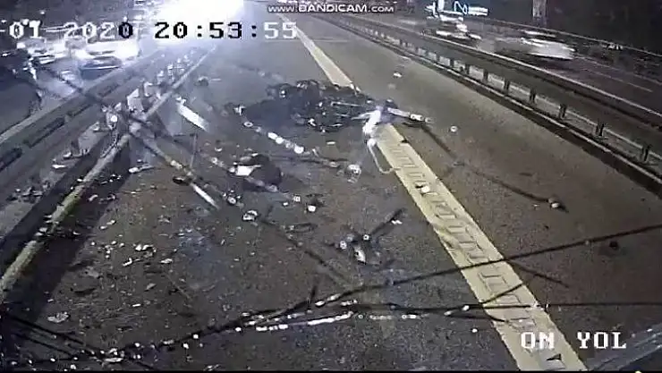 Metrobüsle motosikletin çarpıştığı anlar kamerada
