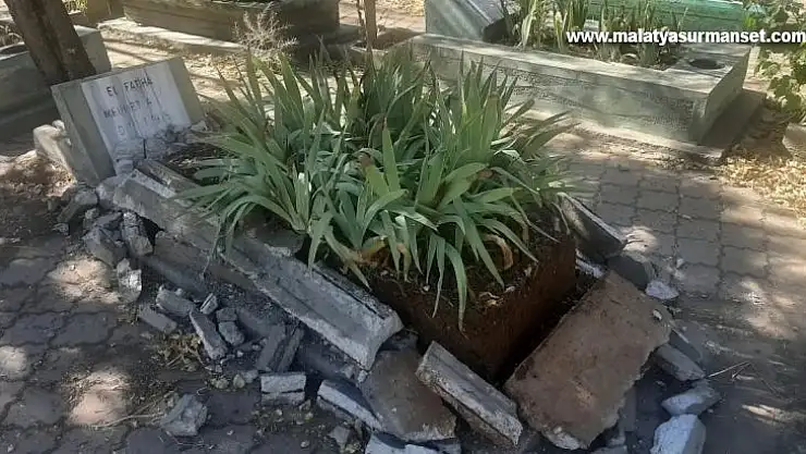 Mezarlıkta alkol alıp, kabirlerdeki demirleri çaldılar