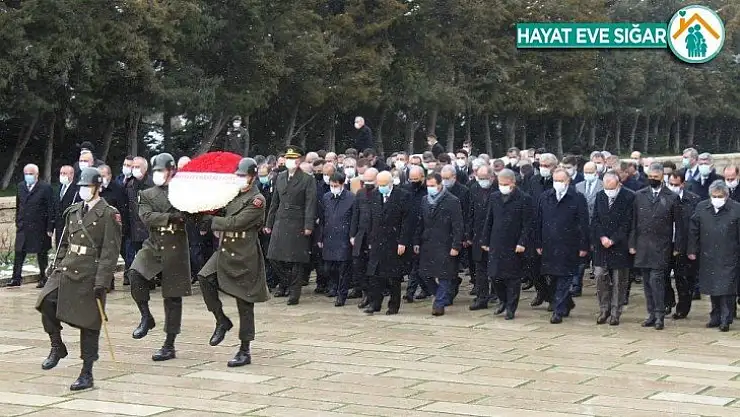 MHP lideri Bahçeli ve heyeti Anıtkabir'i ziyaret etti