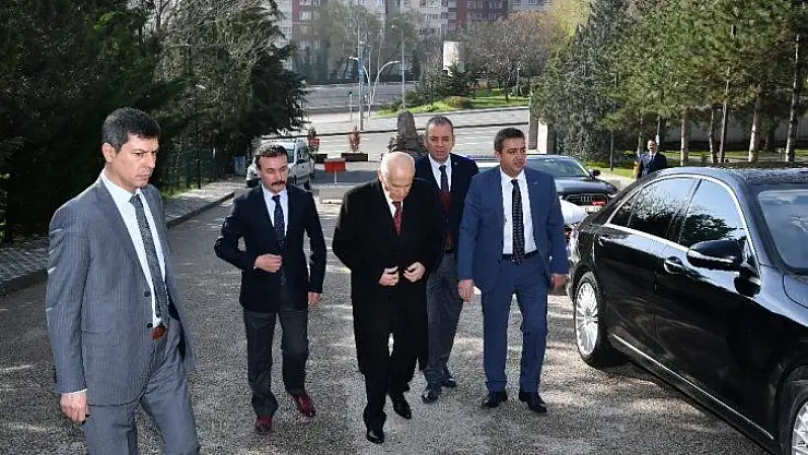 MHP lideri Bahçeli, vefatının 23. yılında Merhum Türkeş'in Anıtmezarını ziyaret etti