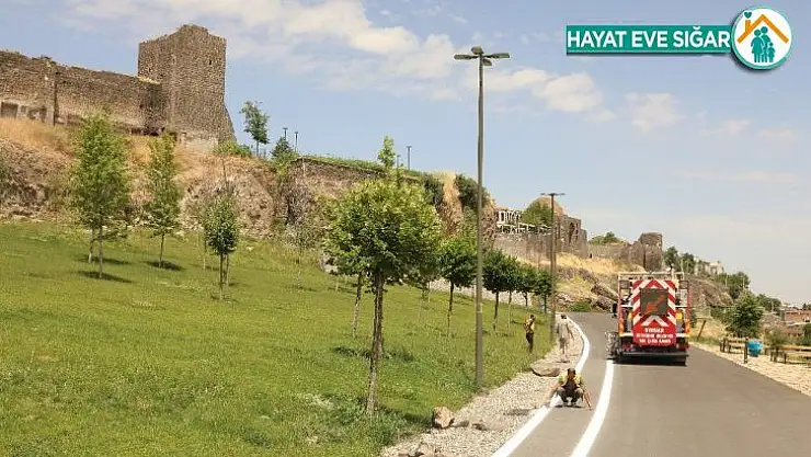 Millet Bahçesindeki yollara yol çizgileri eklendi