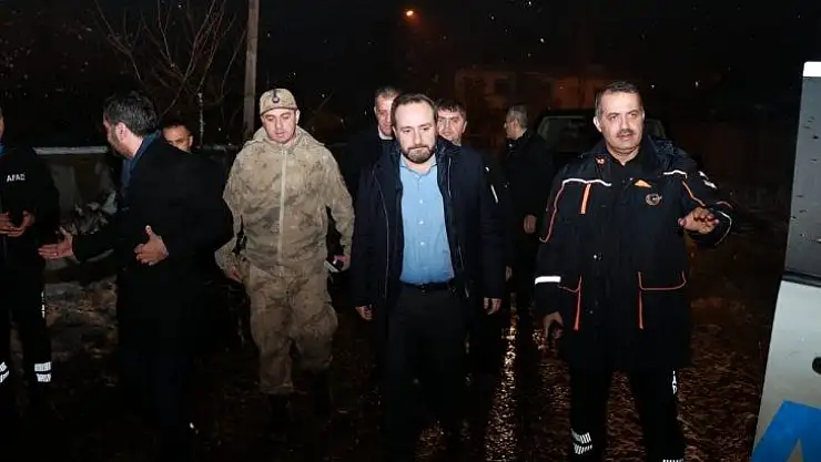 Milletvekili Ağar ve Başkan Şerifoğulları, deprem bölgesinde inceleme de bulundu