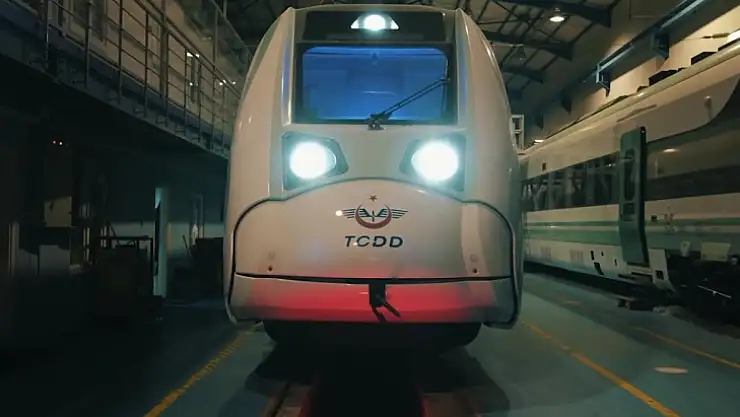 Milli elektrikli trenin üçüncü seti de raylara çıktı