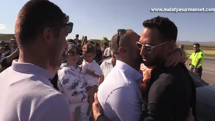 Milli futbolcu Hakan Çalhanoğlu, memleketi Bayburt'ta coşkuyla karşılandı