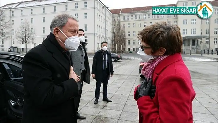 Milli Savunma Bakanı Akar, Alman mevkidaşı Karrenbauer ile görüştü