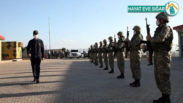 Milli Savunma Bakanı Akar ve kuvvet komutanları Suriye sınırında