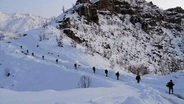 Milli Savunma Bakanlığı: 'Irak'ın kuzeyinde TSK ve MİT koordinesinde icra edilen hava destekli operasyonda 6 PKK'lı terörist etkisiz hale getirildi.'