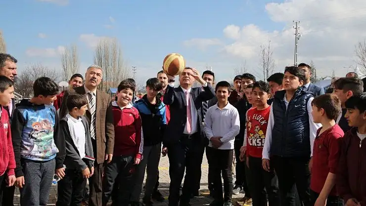 Milli sporcular Gölbaşı'nda öğrencilerle buluştu