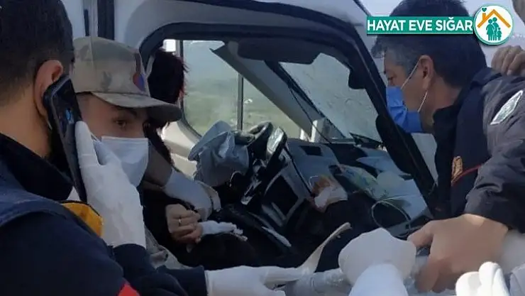Minibüs bariyerlere çarptı: 6 yaralı