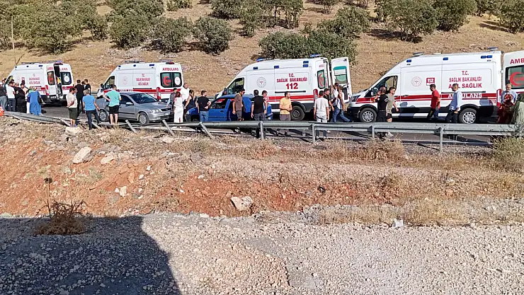 Minibüs Devrildi! 4 Ölü 7 Yaralı