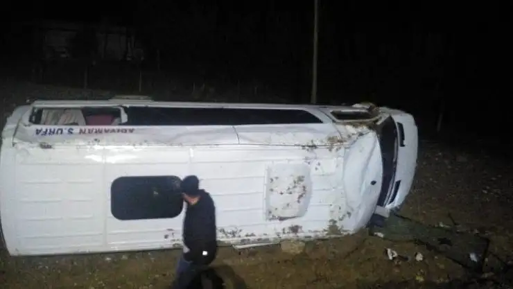 Minibüs şarampole uçtu: 2 yaralı