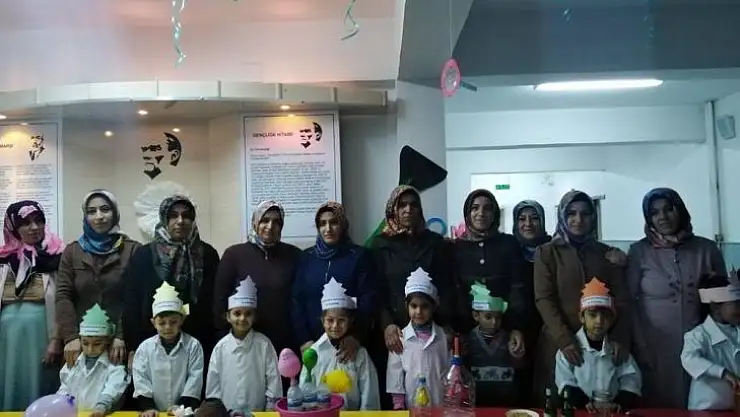 Minik öğrenciler, aileleriyle birlikte deneyler yaptı