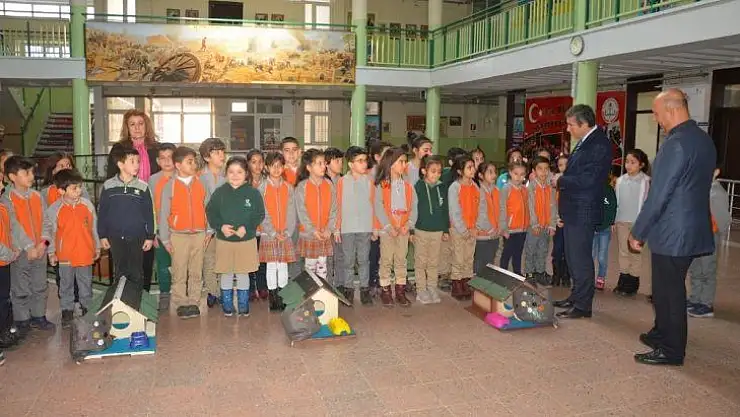 Minik öğrencilerin Kedi sevgisi