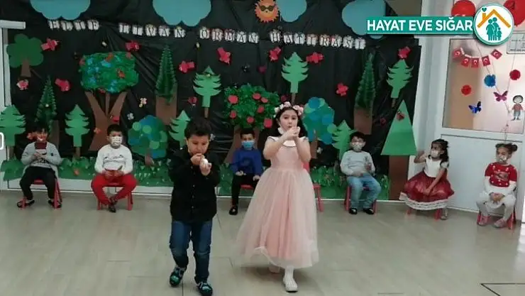 Miniklerden 23 Nisan coşkusu