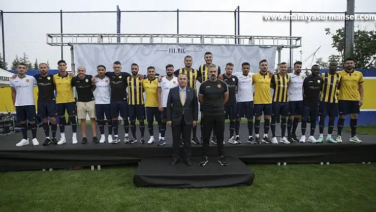 MKE Ankaragücü yeni transferlerine imza töreni düzenledi