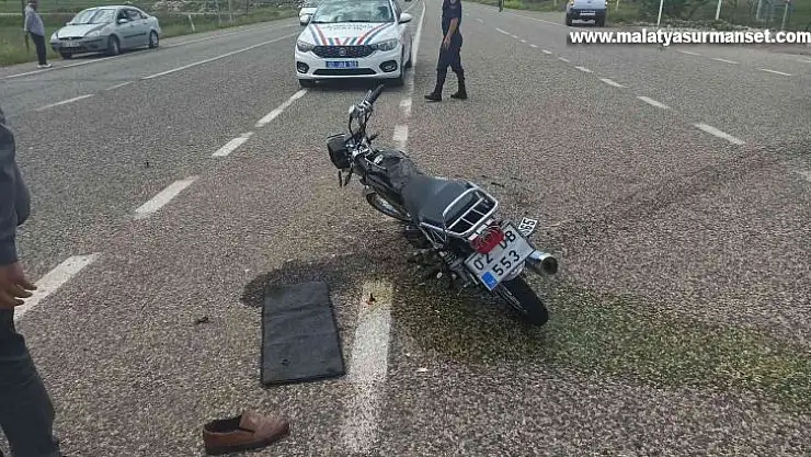 Motosiklet ile minibüs çarpıştı: 2 yaralı