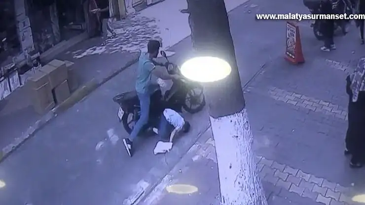 Motosiklet küçük çocuğa çarptı: 1 yaralı