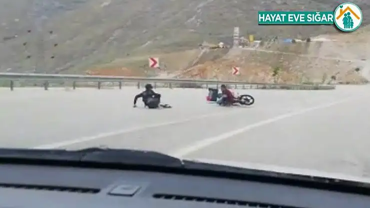 Motosikletle kaza anı cep telefonu kamerasına yansıdı