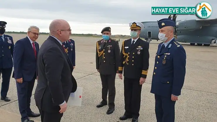 MSB: 'Cumhurbaşkanı Erdoğan'ın ABD Başkanı Trump'a yazdığı mektup iletilmek üzere Büyükelçi Serdar Kılıç'a teslim edildi'