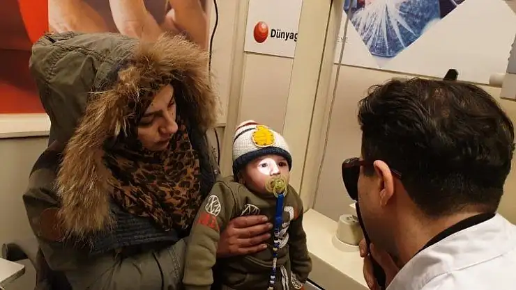 MSB: 'Rasulayn'da çocuklarla birlikte toplam 79 kişi göz taramasından geçirilirken, 25 kişiye de muayene sonrası gözlük verildi'