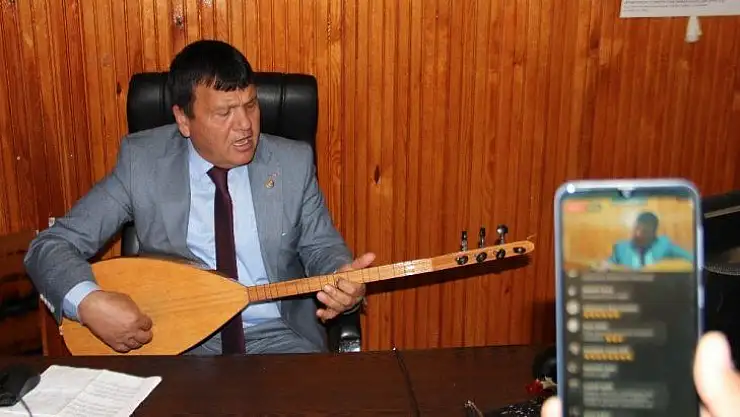 Muhtardan mahalle sakinlerine sosyal medya üzerinden konser