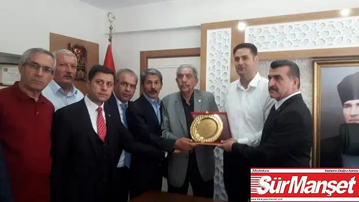 Muhtarlardan Kaymakam Gülenç'e plaket