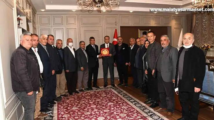 Muhtarlardan Vali Çuhadara plaket