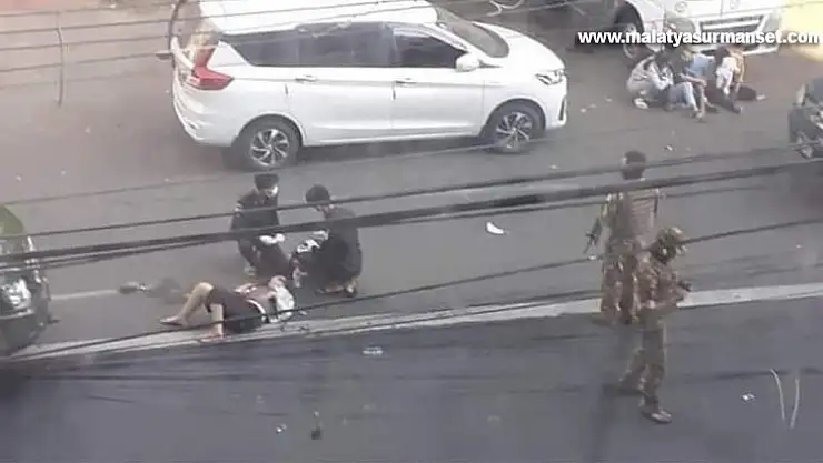 Myanmar'da askeri araç protestocuların arasına daldı: 5 ölü