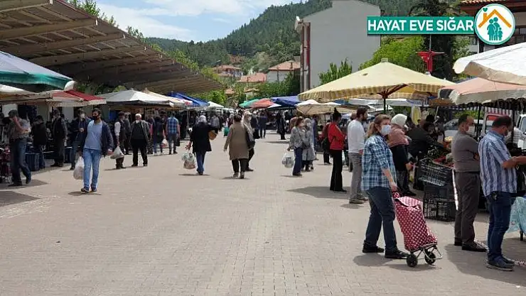 Nallıhan'da sokağa çıkma kısıtlamasından sonra pazarlarda doluluk yaşandı