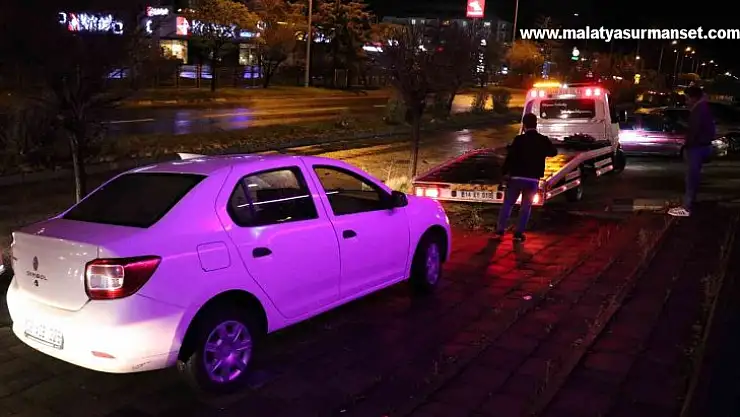 Narkotik ekiplerinin 'dur' ihtarına uymadılar, otomobili bırakıp kaçtılar