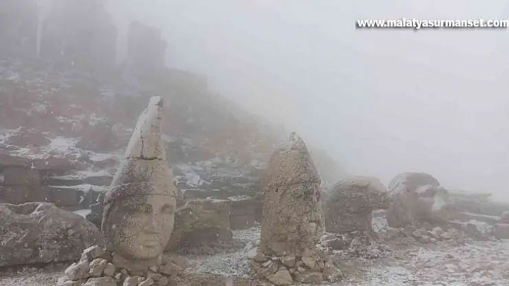 Nemrut Dağı'na mevsimin ilk karı düştü