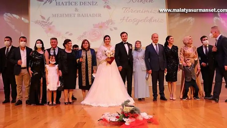 Nikah 30 şahit eşliğinde kıyıldı