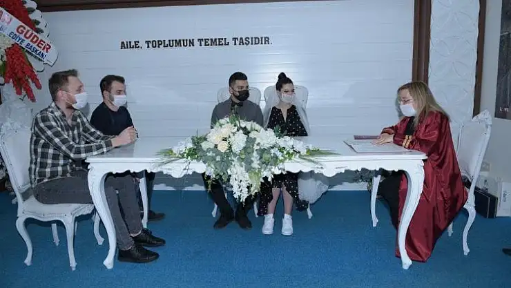 Nikahlar maskeli olarak gerçekleştirilmeye başlandı