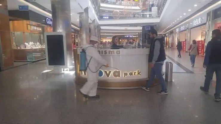 Ninova Park AVM'de dezenfekte çalışması