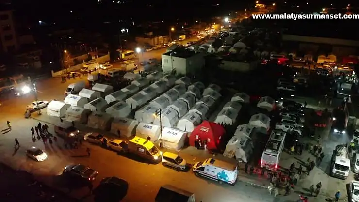 Nurdağı'nda afetzedeler geceyi kurulan çadır kentte geçiriyor