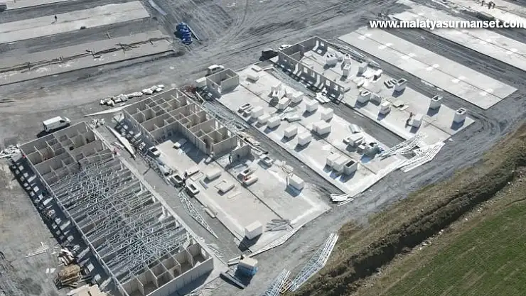 Nurdağı'nda konteyner kent ve prefabrik ev çalışmaları devam ediyor
