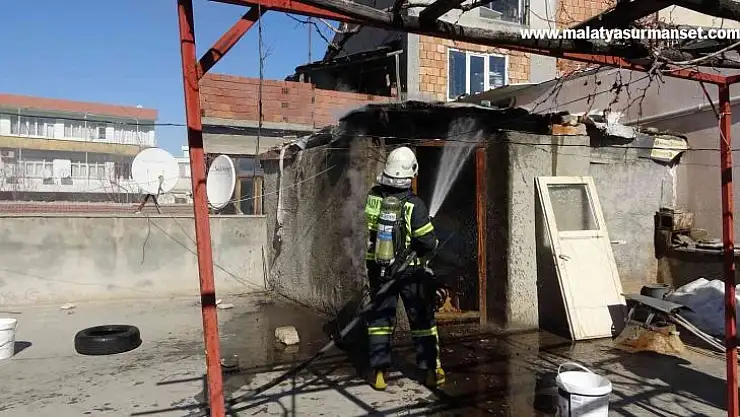 Odunluk yangını korkuttu