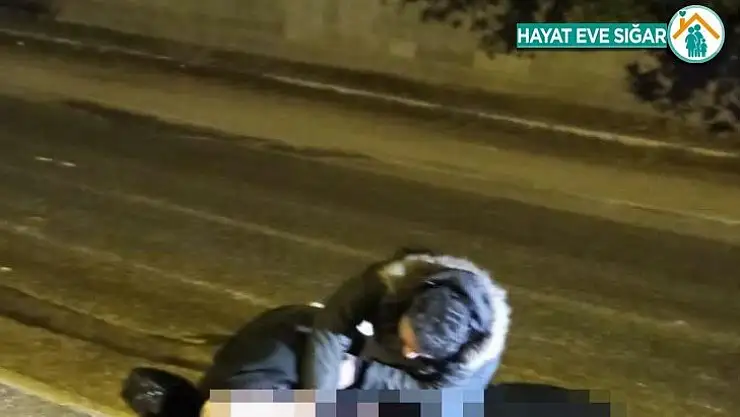 Öfkelenen kocanın hareket halindeki araçtan eşini attığı iddiası