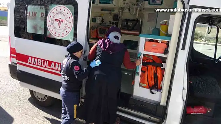 Öğrenci servisiyle otomobil çarpıştı: 2 yaralı