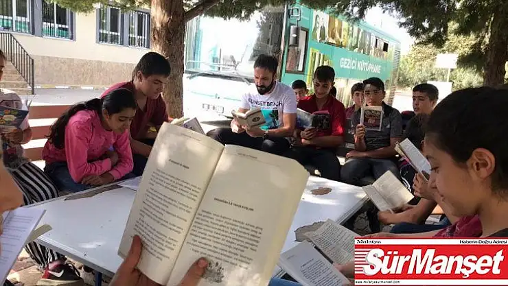 Öğrenciler gezici kütüphaneyle buluştu