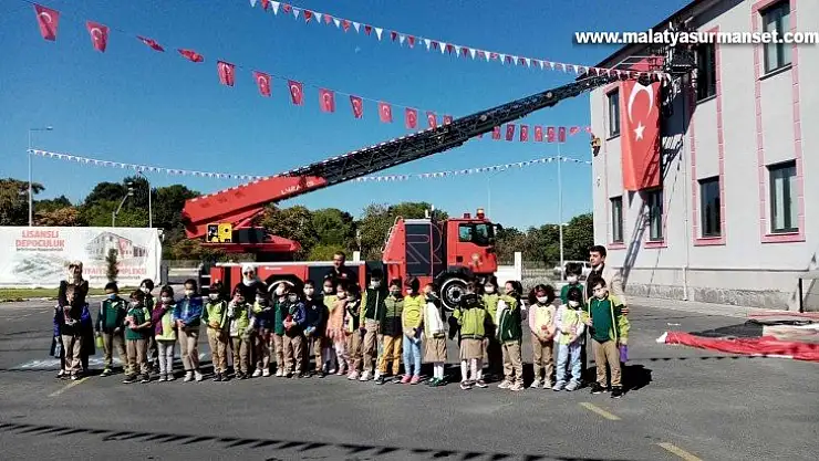 Öğrenciler merak ettiği itfaiyecilerle buluştu
