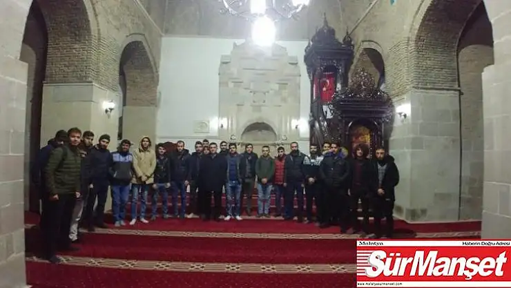 Öğrenciler sabah namazında buluştu